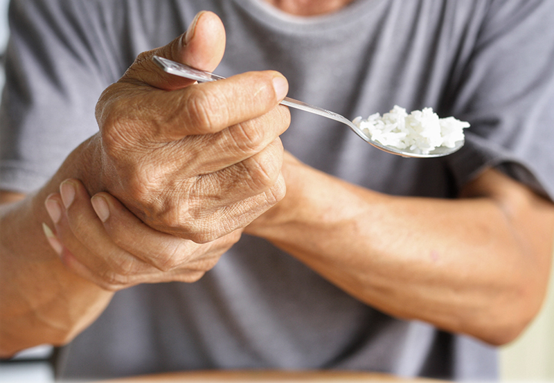 Причины и лечение тремора рук у людей пожилого возраста