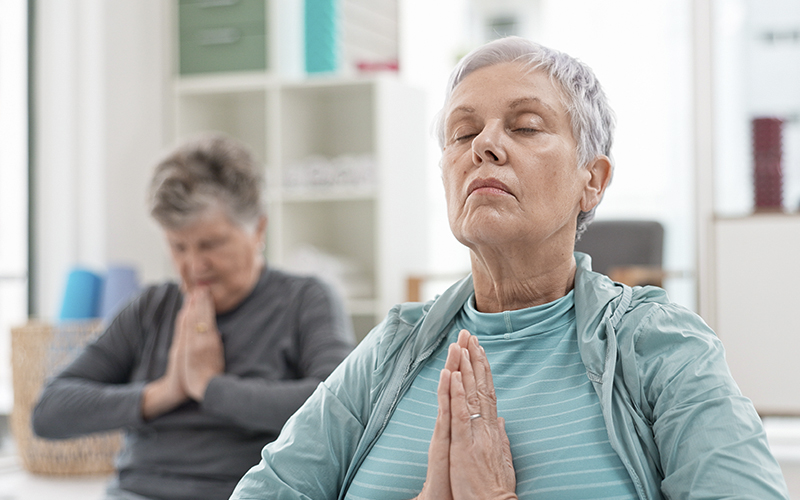 Простые дыхательные практики для пожилого человека: польза, правила и комплекс упражнений