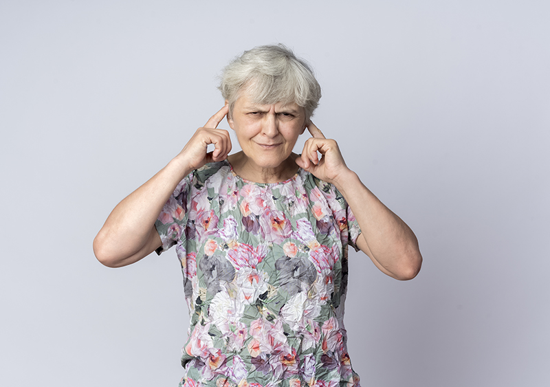 Причины шума в ушах в пожилом возрасте