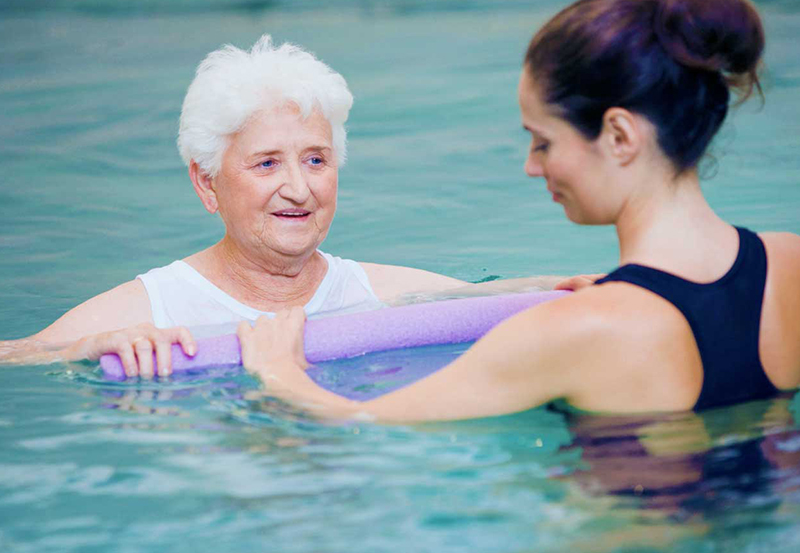 Плавание для людей пожилого возраста – польза и особенности